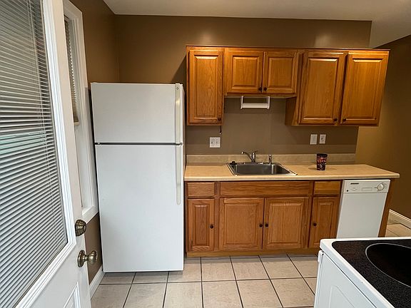 3rd image of 4548 Erie Ave #2