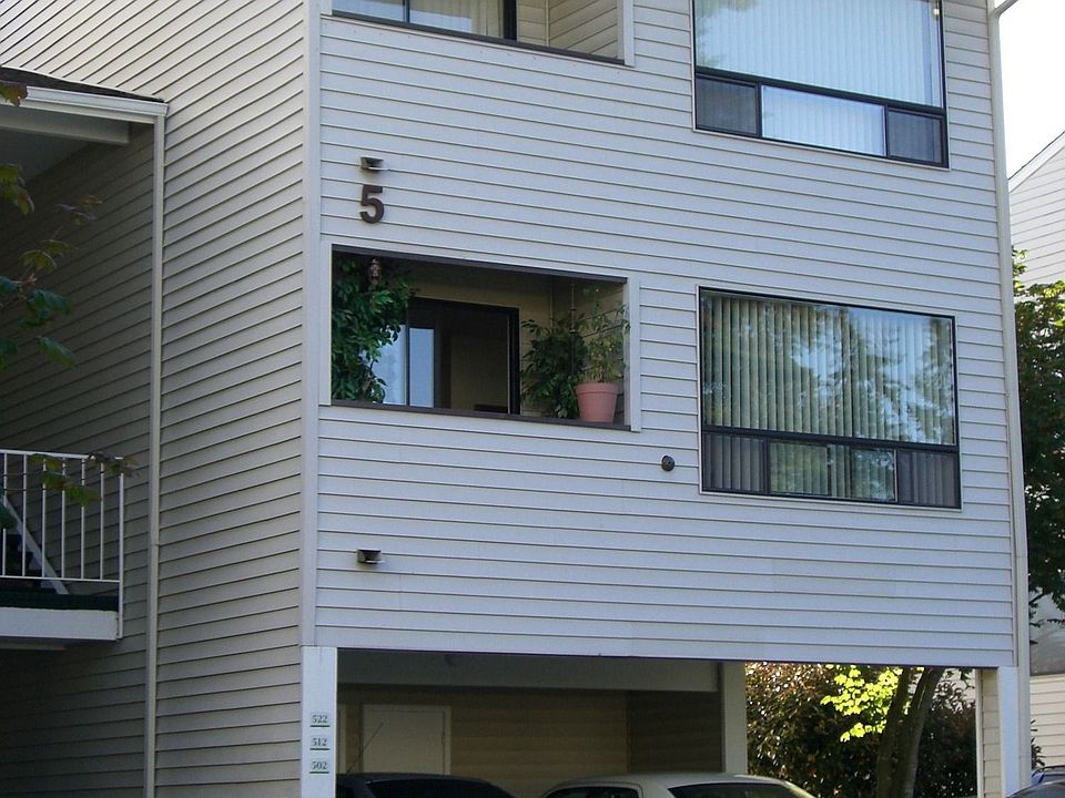 Top Floor Corner Unit!