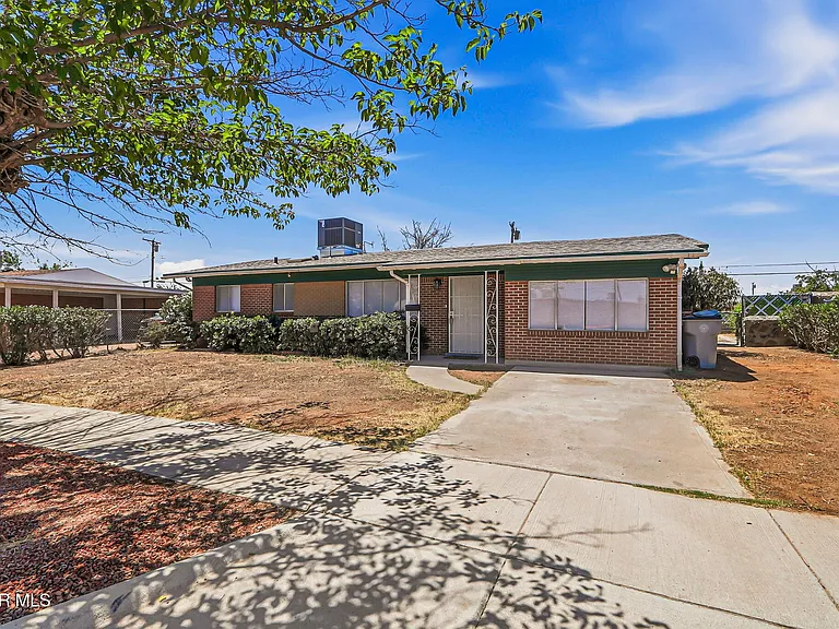 5704 Sage Ct — Photo 1