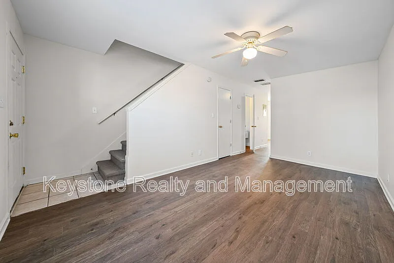 2 bed, 1.5 bath, 1025 sqft, $1,125 — Photo 3