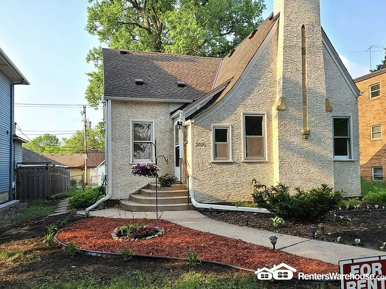 2036 Iglehart Ave — Photo 1