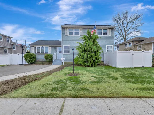 3654 Locust Avenue, Seaford, NY 11783