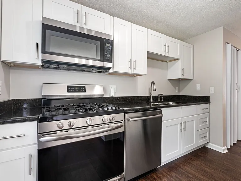2421 Camellia Dr — Photo 16