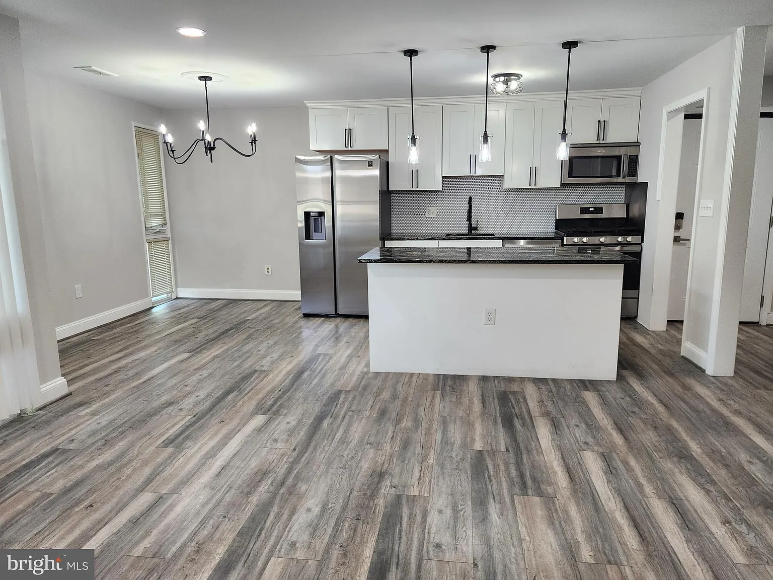2 bed, 886 sqft, $1,875 — Photo 3