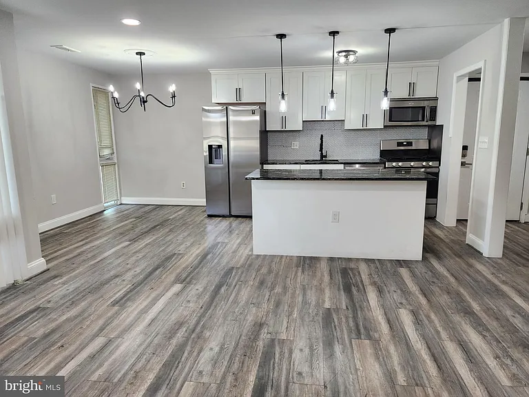 7328 Donnell Pl — Photo 3