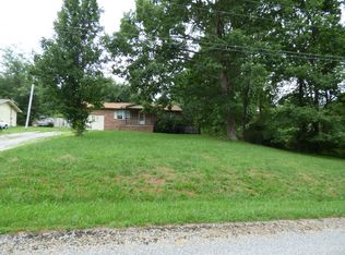 121 Palmetto Dr, Crossville, TN 38555