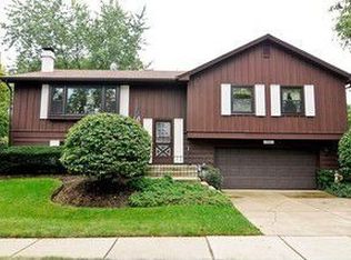 2014 Pepper Valley Dr, Geneva, IL 60134