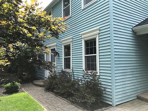 2nd image of 10 Thornwood Cir