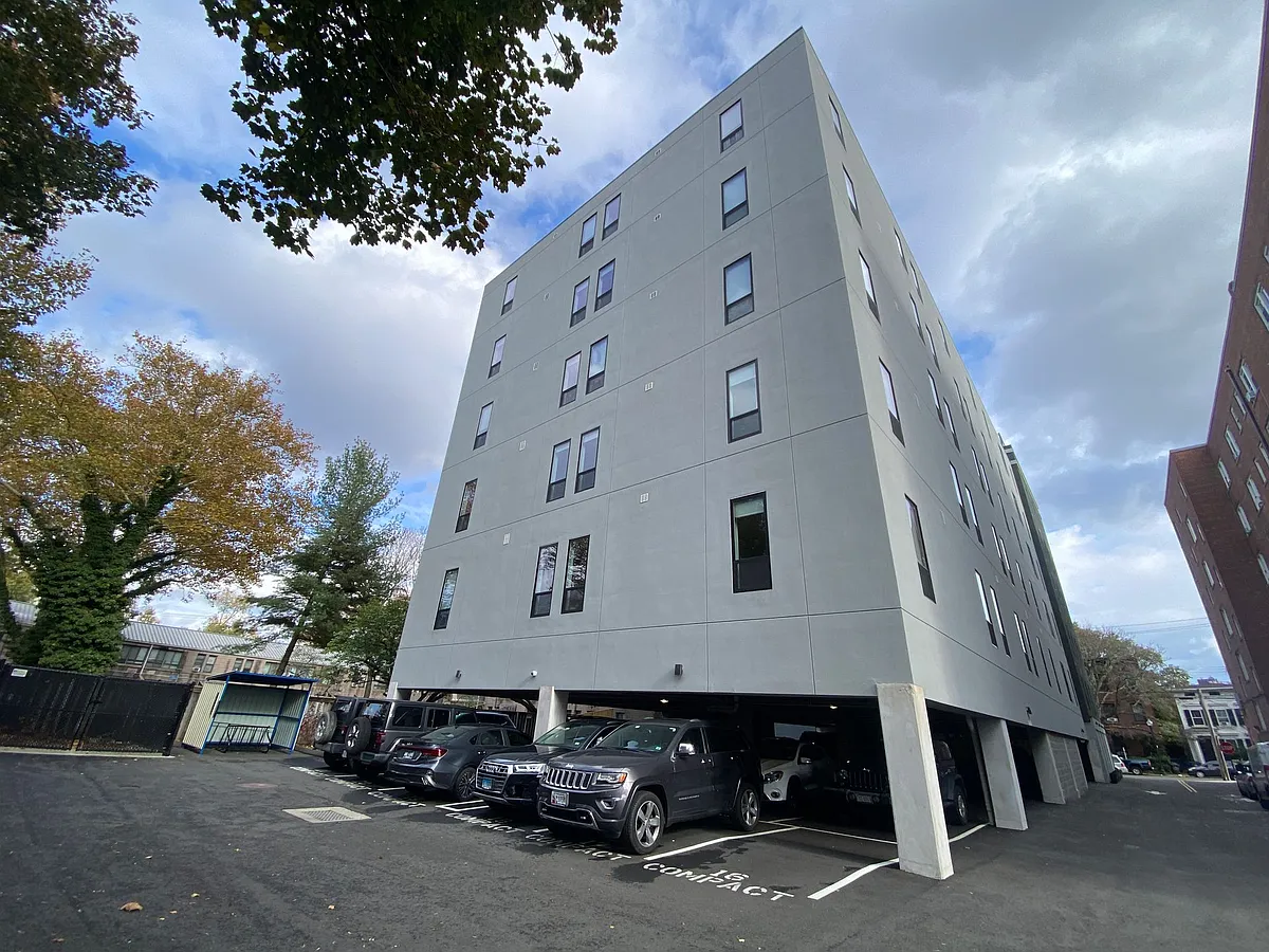 Building Photo - 104 Howe St