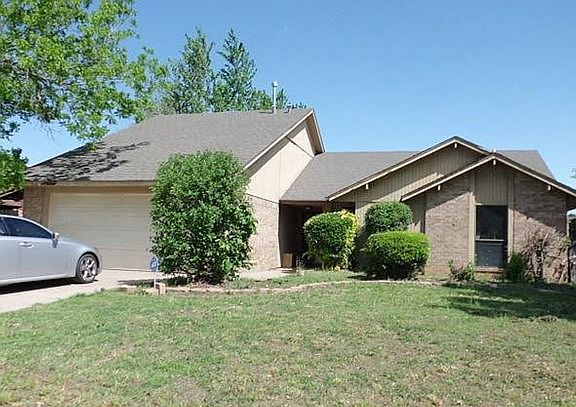2nd image of 3014 NE Lancaster Ln