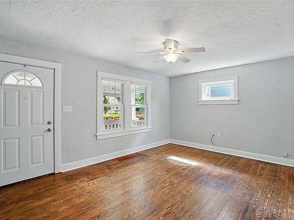 5th image of 428 Hadley Ave