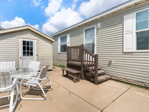 45545 Labelle Dr, Macomb, MI 48044