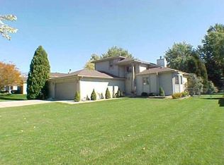 1035 Camden Dr, Lansing, MI 48917