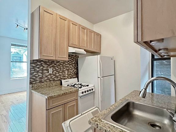 4th image of 333 W 19th St APT 1