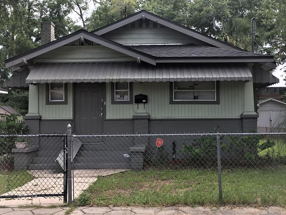 1st image of 134 E 15th St
