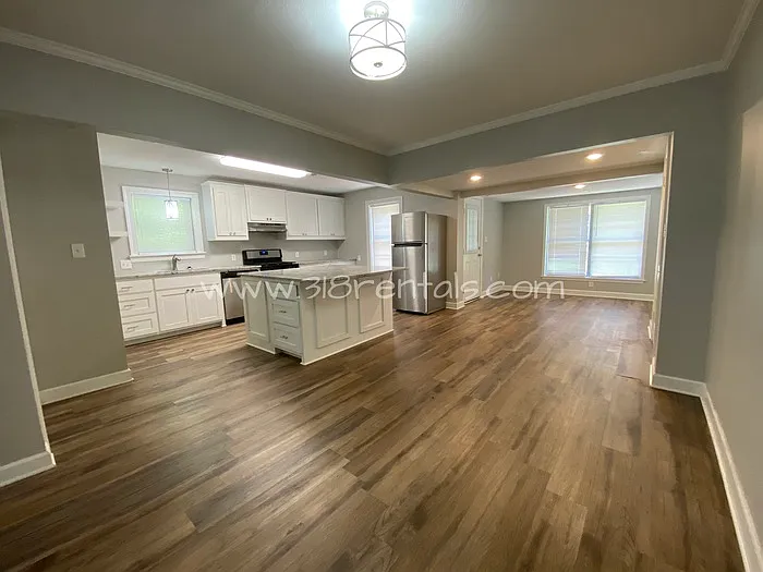 186 Charles Ave — Photo 3