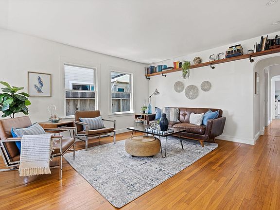 4th image of 142 Berkshire Ave