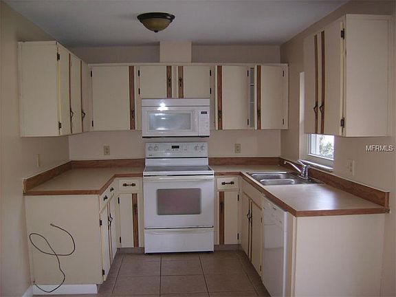 5th image of 2440 Tracy Ln