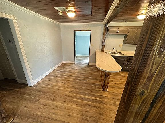 Dining/ Breakfast Area
