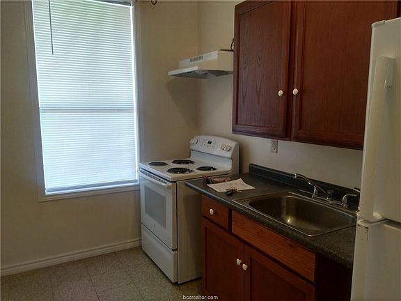 5th image of 601 1/2 W Washington Ave