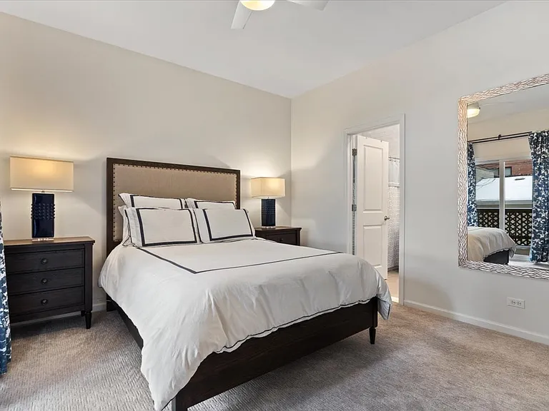 1310 W Fletcher St #1E — Photo 15