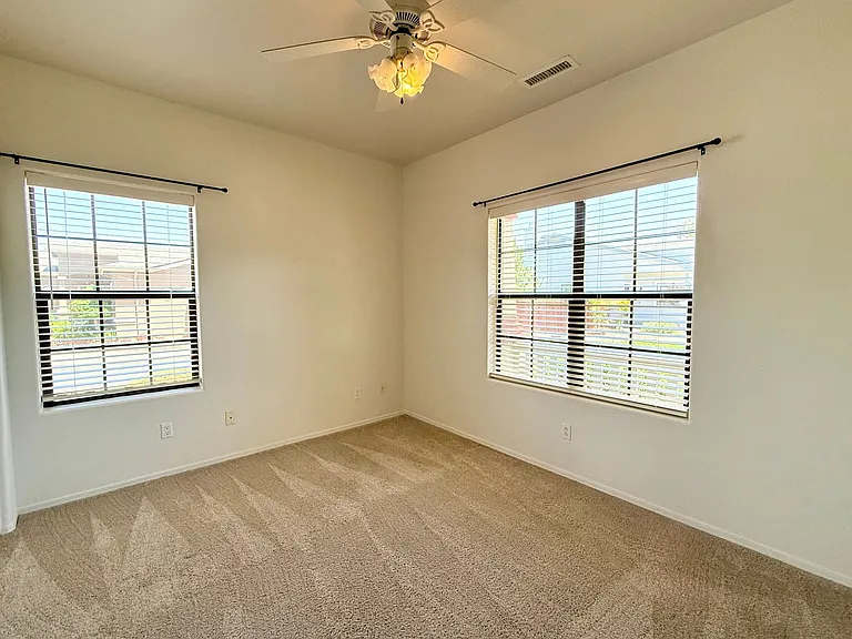 1210 Gardenia Ln — Photo 11