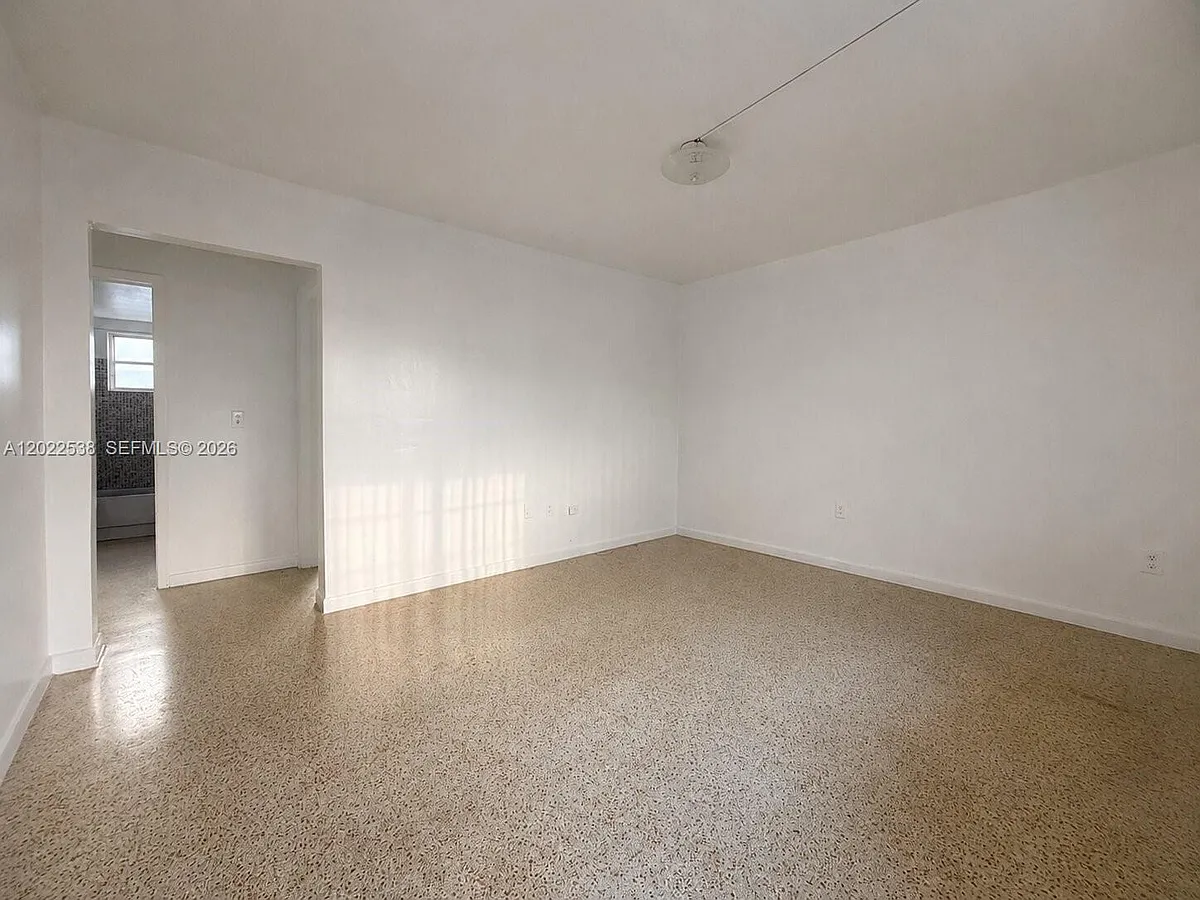Building Photo - 1426 SW 5th St #2
