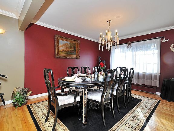 FORMAL DINING ROOM!
