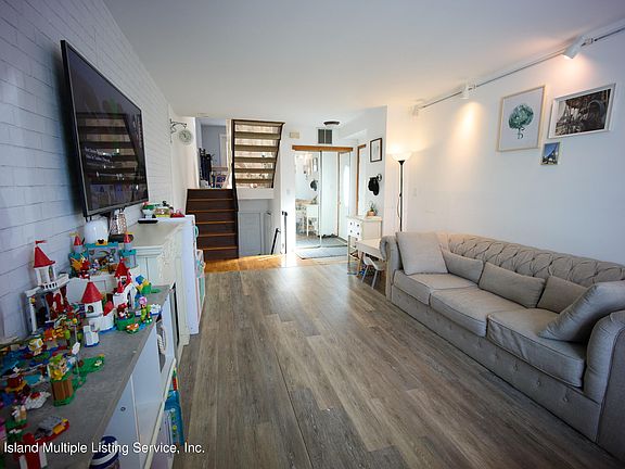 4th image of 253 Lamport Blvd