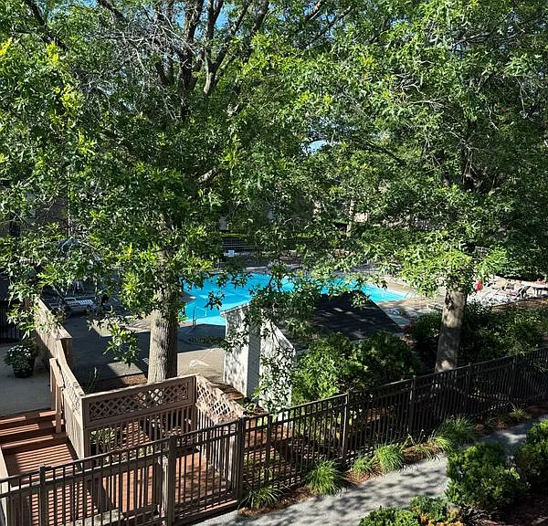 70K Shrewsbury Green Dr #K — Photo 9