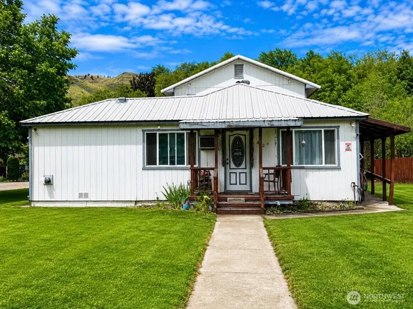 402 Juniper Street, Oroville, WA 98844