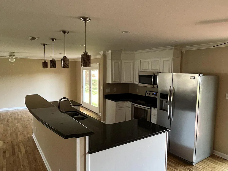 5717 Friendswood Dr — Photo 4