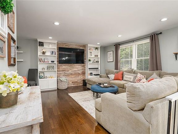 2nd image of 2596 Giant Oaks Dr