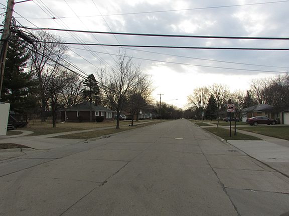 4th image of 18712 Huntington Ave