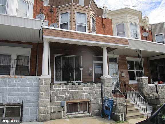 2nd image of 225 E Tioga St