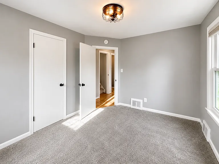 1496 E Lincoln St — Photo 11