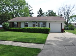 29 Forest Ln, Elk Grove Village, IL 60007
