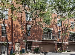 1068 W Chestnut St, Chicago, IL 60642
