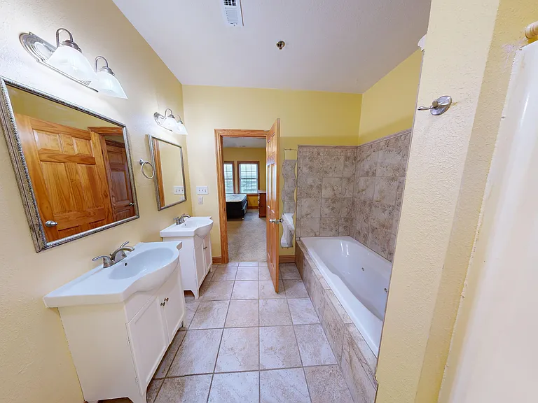 5205 S Croatan Hwy #7 — Photo 8