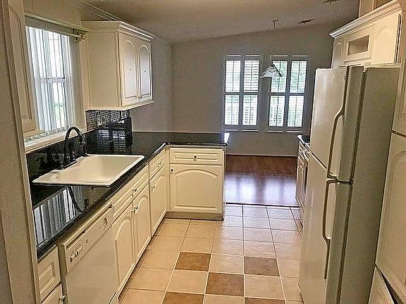 2nd image of 28 Newcastle Dr