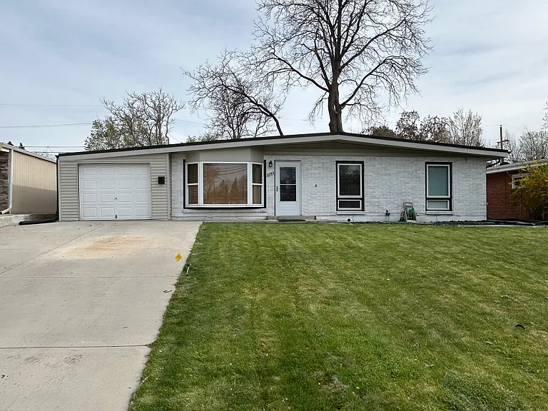 3782 Shaw Blvd — Photo 1