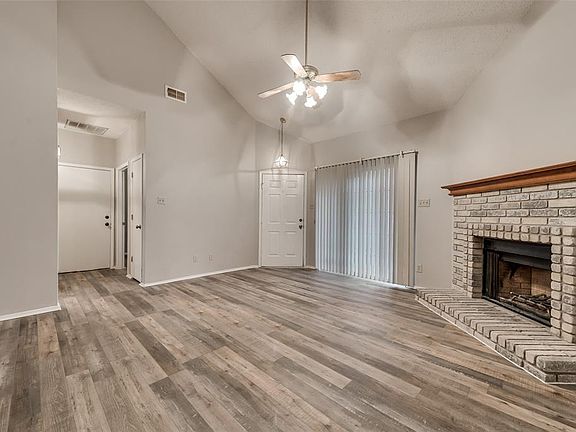 3rd image of 1369 Chinaberry Dr