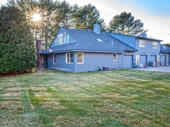 11 Country Club Ln #D, Milford, MA 01757