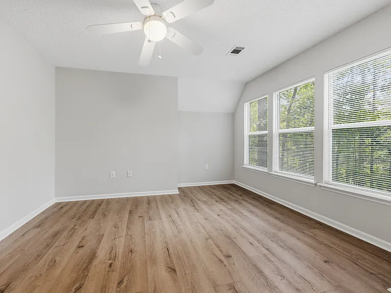 379 Butternut Dr — Photo 14