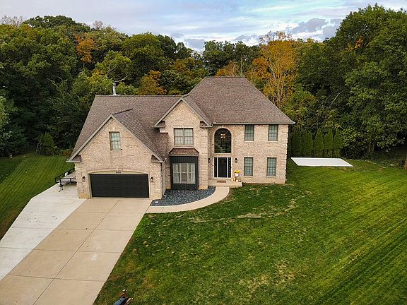 2nd image of 900 Deerfield Ln