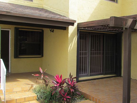 2nd image of 10030 NW 9th Street Cir APT 101