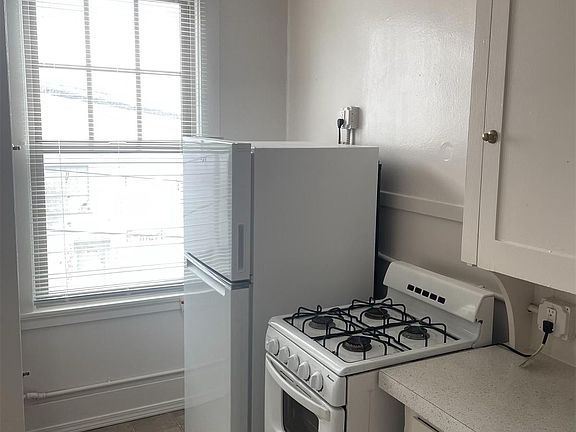 4th image of 727 4th Ave E #17