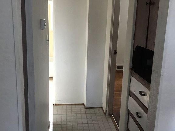 5th image of 8422 E Broadway Ave