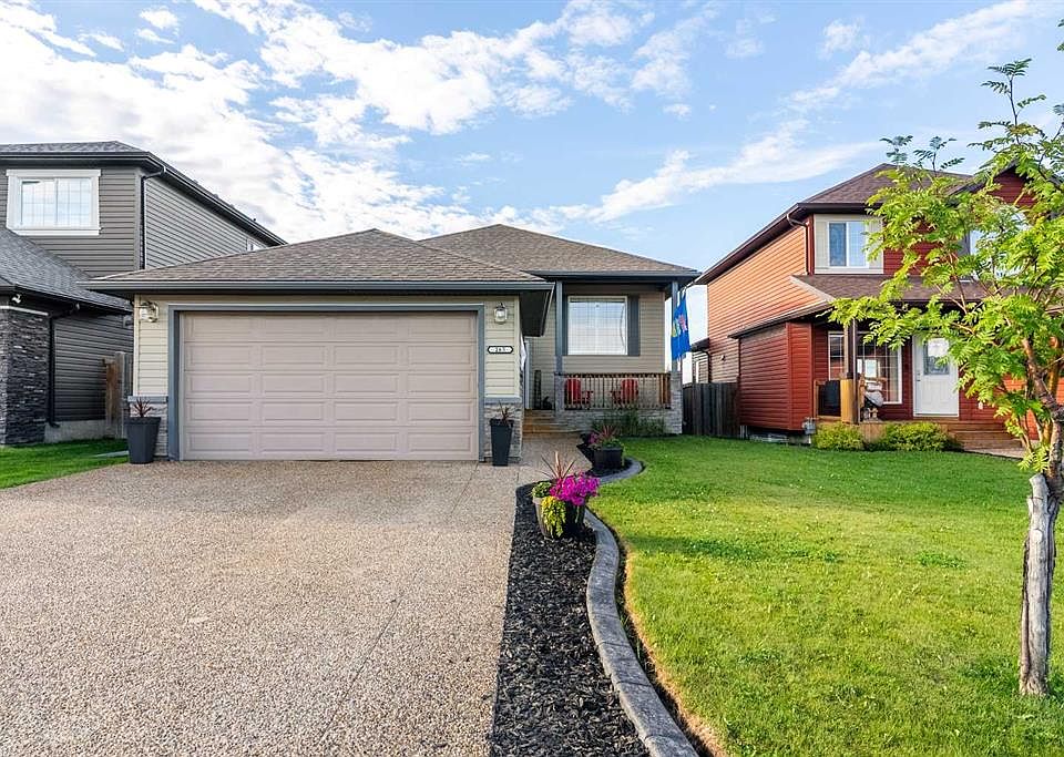 1st image of 265 SW Walnut Cres