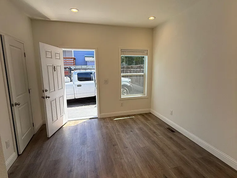 Harrison St — Photo 24